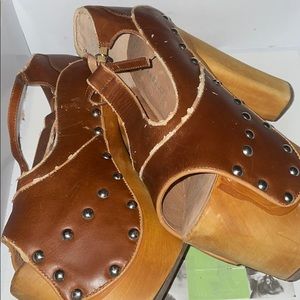 Jeffrey Campbell Fate In Brown platform sandals